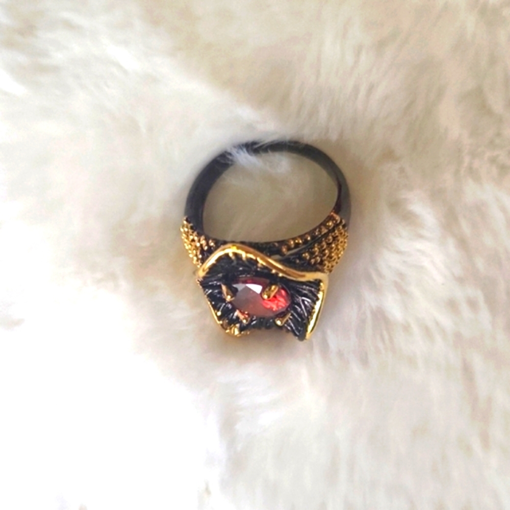 Vintage-Inspired Gold Ring with Intricate Detailing and Rich Red Gemstone - Picture 3 of 6